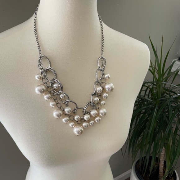 Chunky Pearl Statement Necklace - Picture 1 of 3